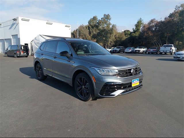 2022 Volkswagen Tiguan SE R-Line Black