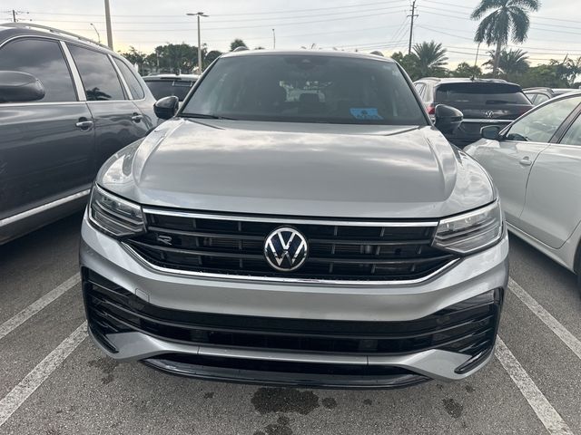 2022 Volkswagen Tiguan SE R-Line Black