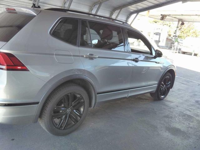 2022 Volkswagen Tiguan SE R-Line Black