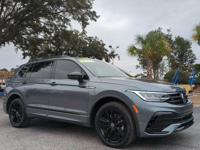 2022 Volkswagen Tiguan SE R-Line Black