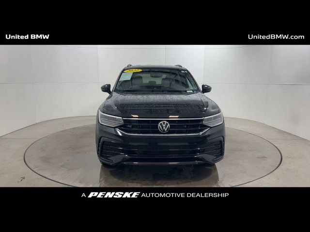 2022 Volkswagen Tiguan SE R-Line Black