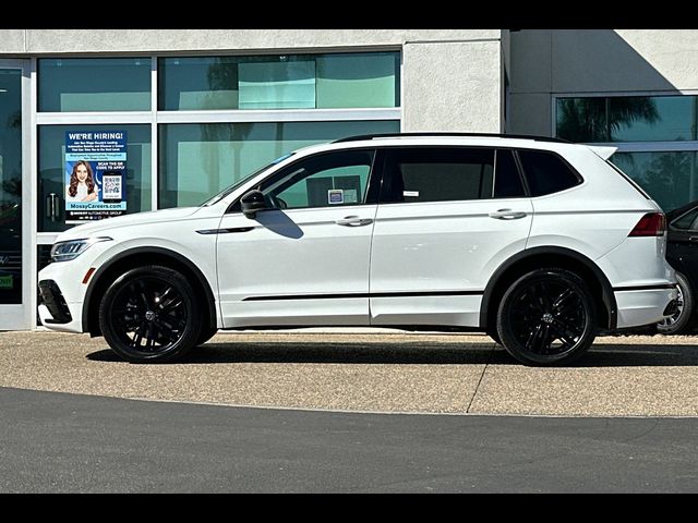 2022 Volkswagen Tiguan SE R-Line Black