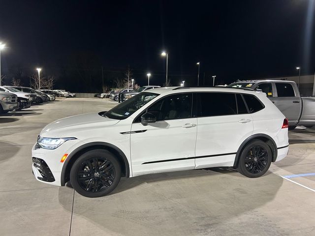 2022 Volkswagen Tiguan SE R-Line Black