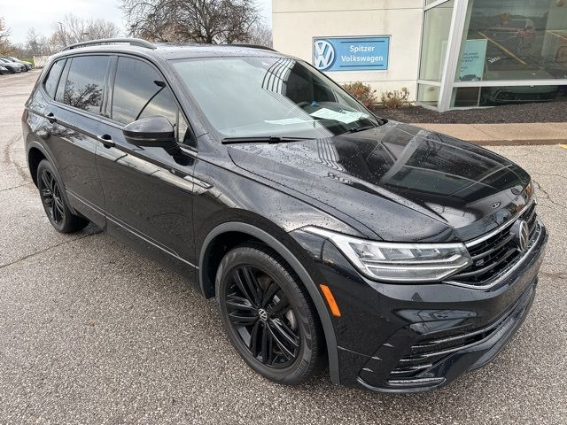 2022 Volkswagen Tiguan SE R-Line Black