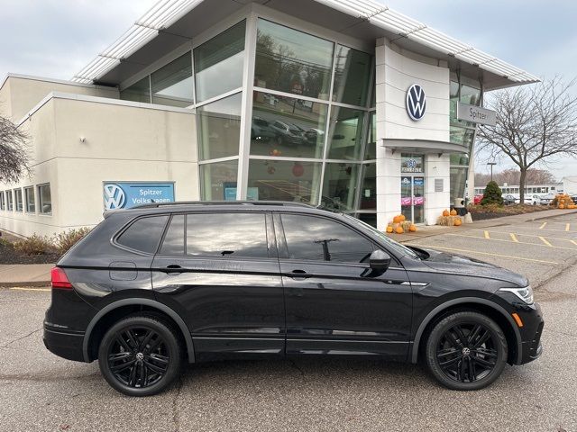 2022 Volkswagen Tiguan SE R-Line Black