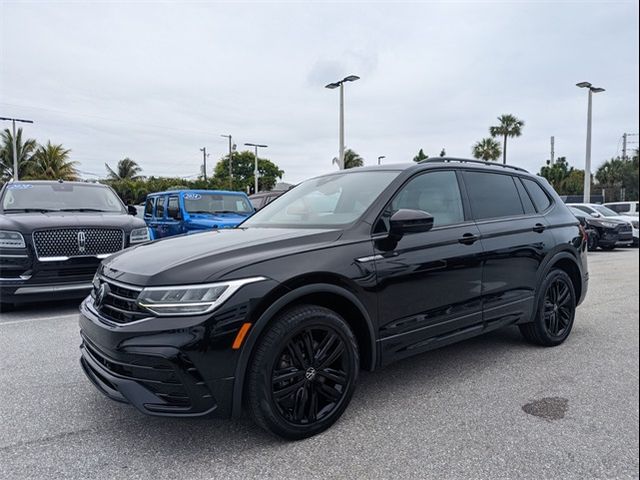 2022 Volkswagen Tiguan SE R-Line Black