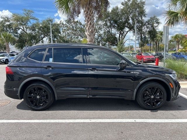 2022 Volkswagen Tiguan SE R-Line Black