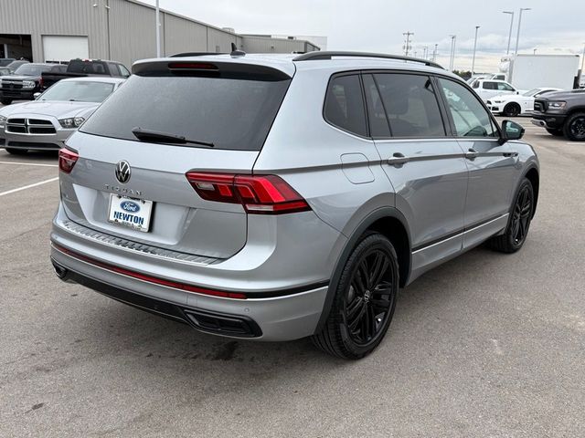 2022 Volkswagen Tiguan SE R-Line Black