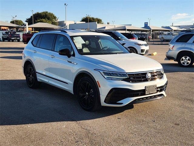 2022 Volkswagen Tiguan SE R-Line Black