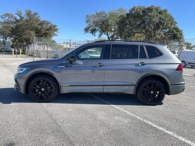 2022 Volkswagen Tiguan SE R-Line Black