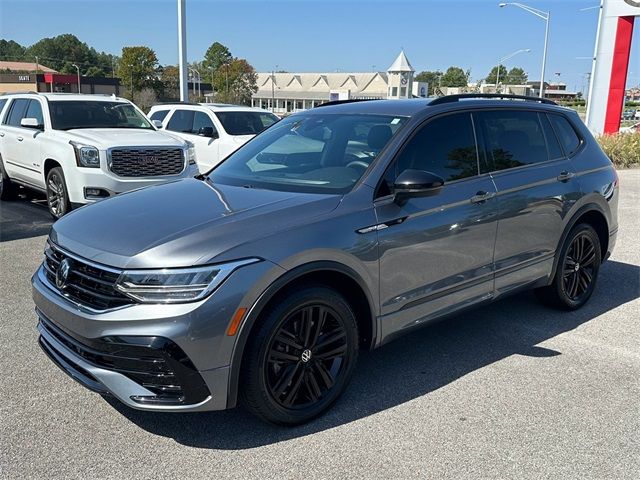 2022 Volkswagen Tiguan SE R-Line Black