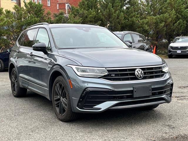 2022 Volkswagen Tiguan SE R-Line Black