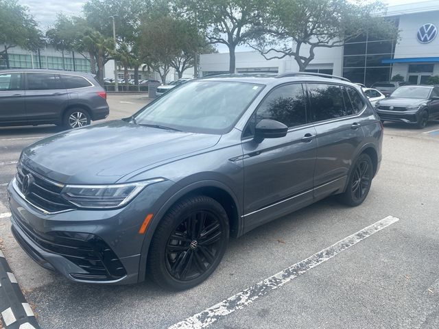 2022 Volkswagen Tiguan SE R-Line Black