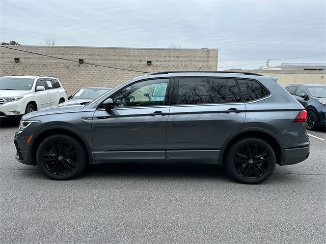 2022 Volkswagen Tiguan SE R-Line Black