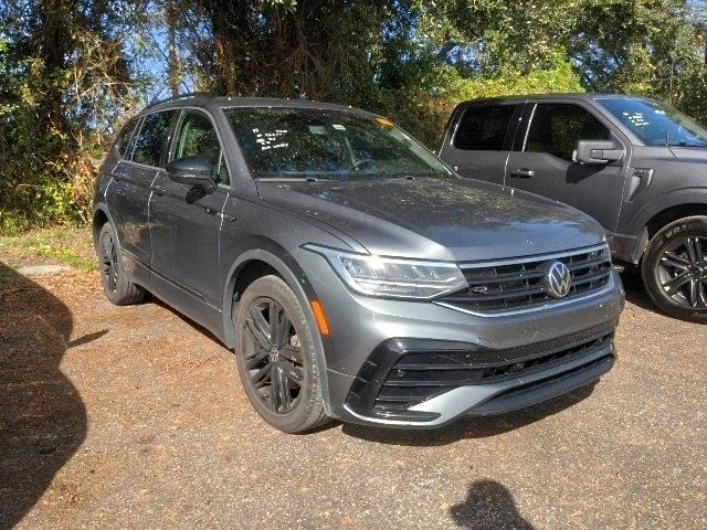 2022 Volkswagen Tiguan SE R-Line Black