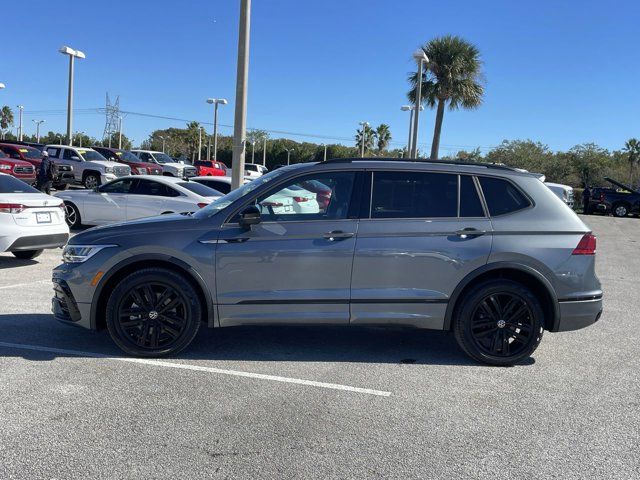 2022 Volkswagen Tiguan SE R-Line Black