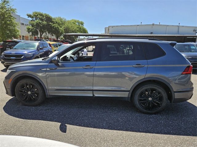 2022 Volkswagen Tiguan SE R-Line Black