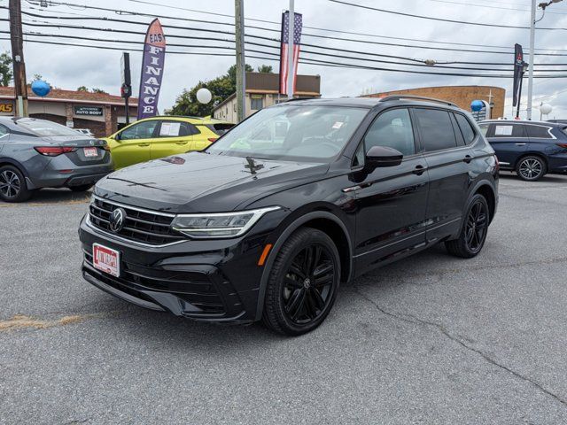 2022 Volkswagen Tiguan SE R-Line Black