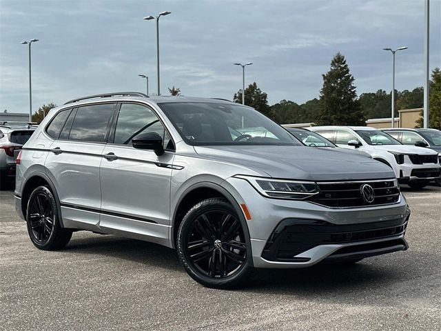 2022 Volkswagen Tiguan SE R-Line Black