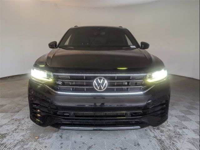 2022 Volkswagen Tiguan SE R-Line Black