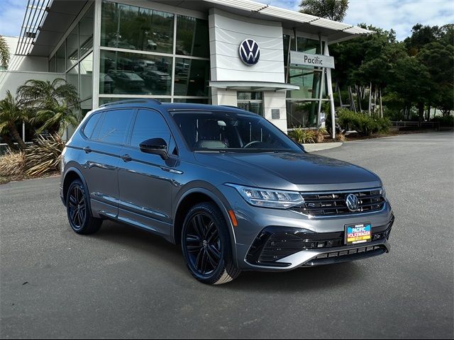 2022 Volkswagen Tiguan SE R-Line Black