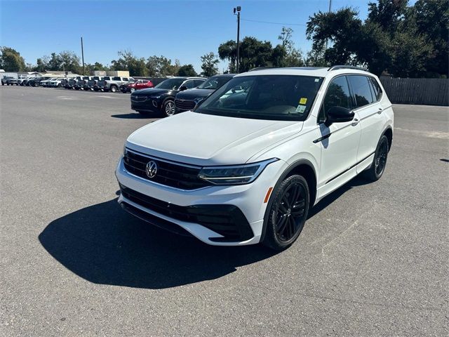 2022 Volkswagen Tiguan SE R-Line Black