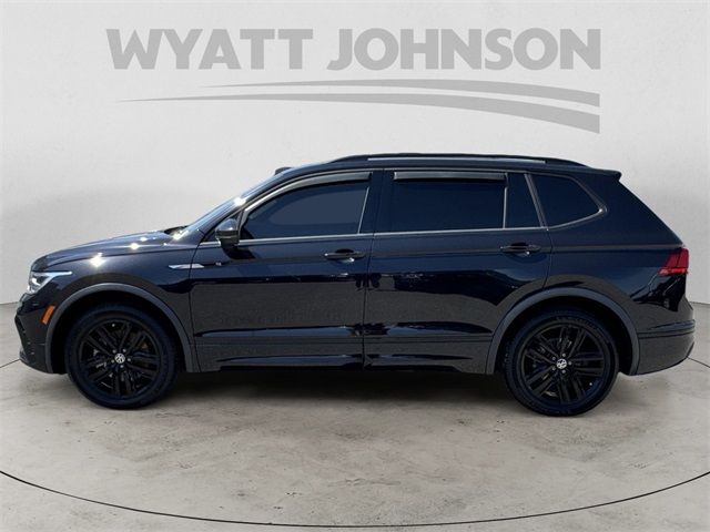 2022 Volkswagen Tiguan SE R-Line Black