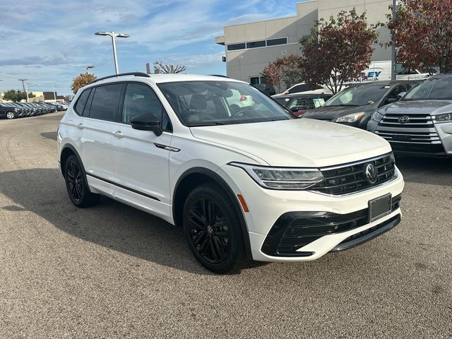 2022 Volkswagen Tiguan SE R-Line Black