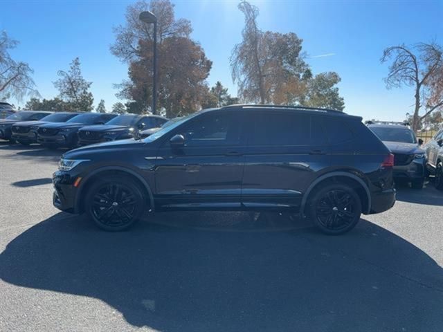 2022 Volkswagen Tiguan SE R-Line Black