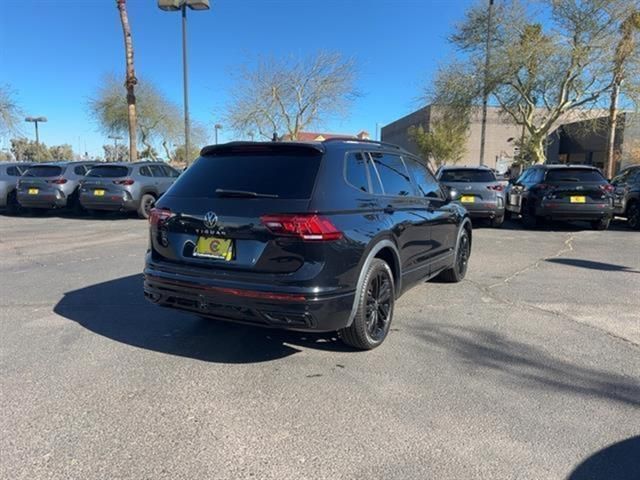 2022 Volkswagen Tiguan SE R-Line Black