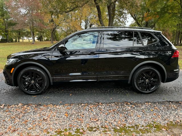 2022 Volkswagen Tiguan SE R-Line Black