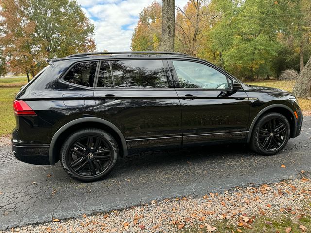 2022 Volkswagen Tiguan SE R-Line Black