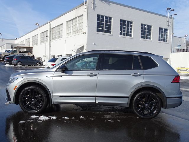 2022 Volkswagen Tiguan SE R-Line Black