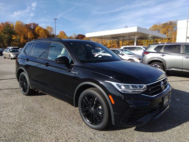 2022 Volkswagen Tiguan SE R-Line Black