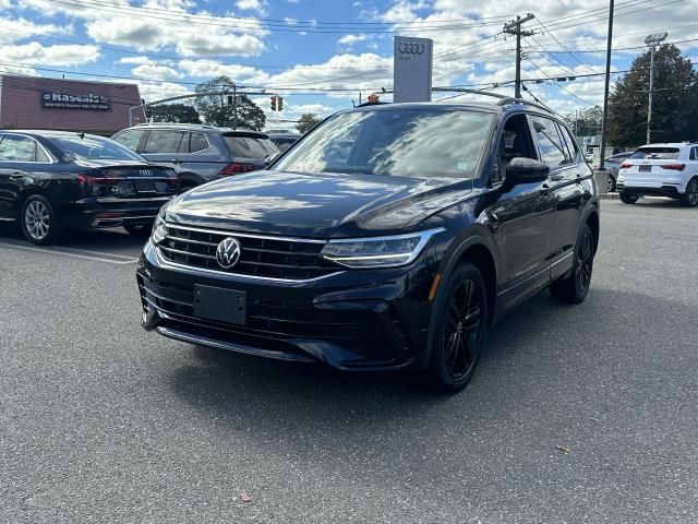 2022 Volkswagen Tiguan SE R-Line Black