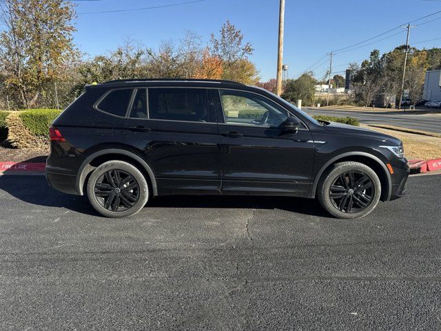 2022 Volkswagen Tiguan SE R-Line Black