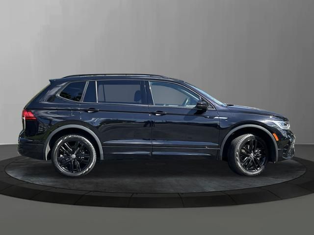 2022 Volkswagen Tiguan SE R-Line Black