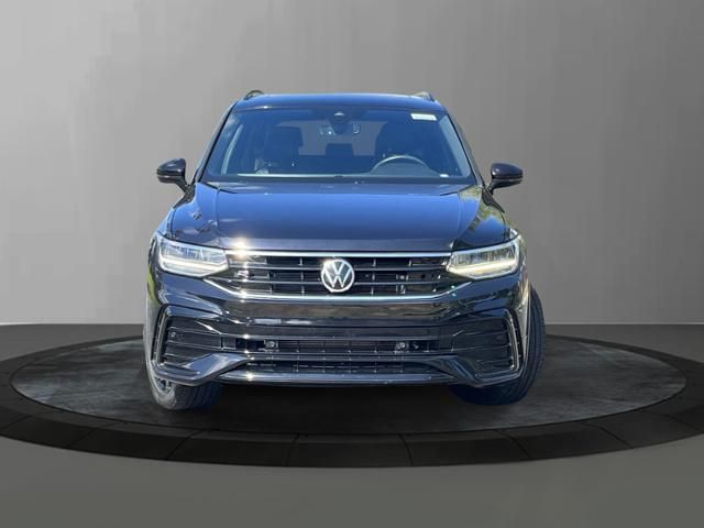 2022 Volkswagen Tiguan SE R-Line Black