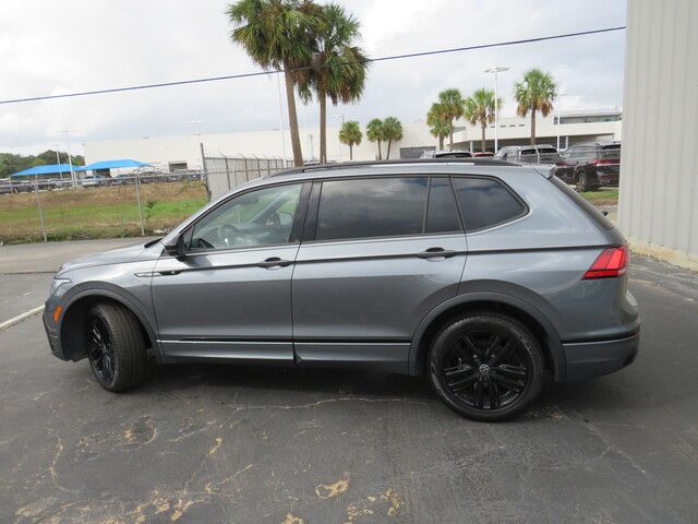 2022 Volkswagen Tiguan SE R-Line Black