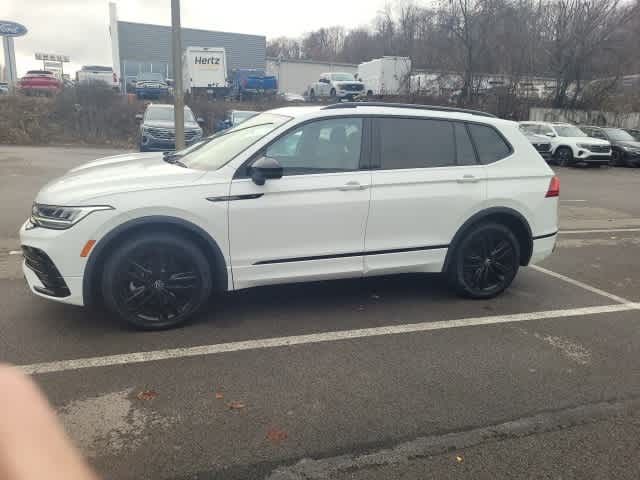 2022 Volkswagen Tiguan SE R-Line Black