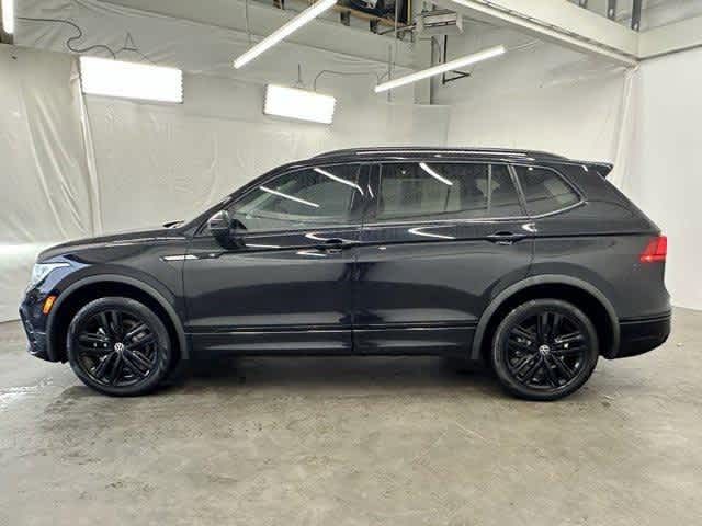 2022 Volkswagen Tiguan SE R-Line Black