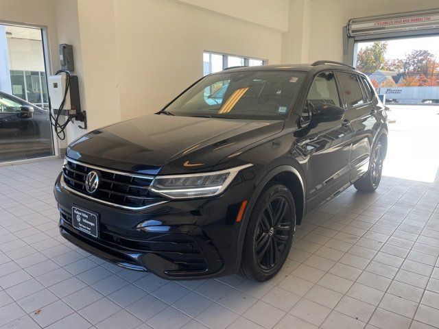 2022 Volkswagen Tiguan SE R-Line Black