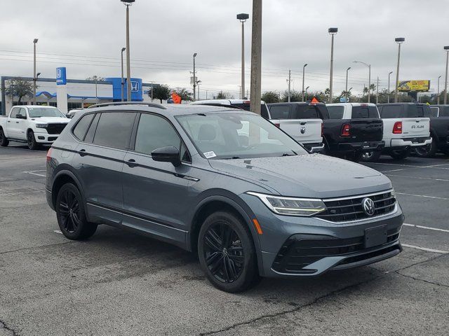 2022 Volkswagen Tiguan SE R-Line Black