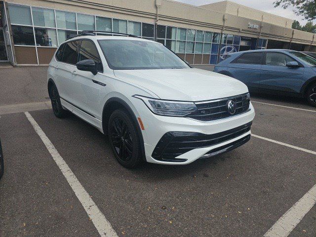 2022 Volkswagen Tiguan SE R-Line Black