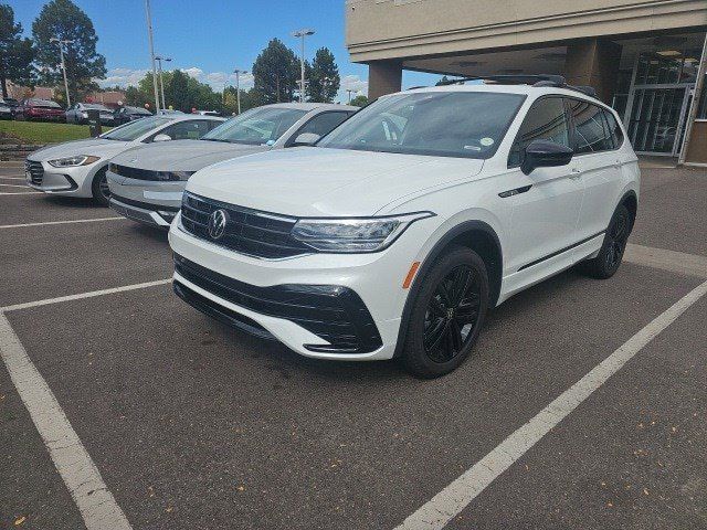 2022 Volkswagen Tiguan SE R-Line Black