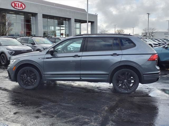 2022 Volkswagen Tiguan SE R-Line Black