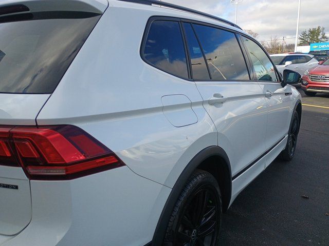 2022 Volkswagen Tiguan SE R-Line Black