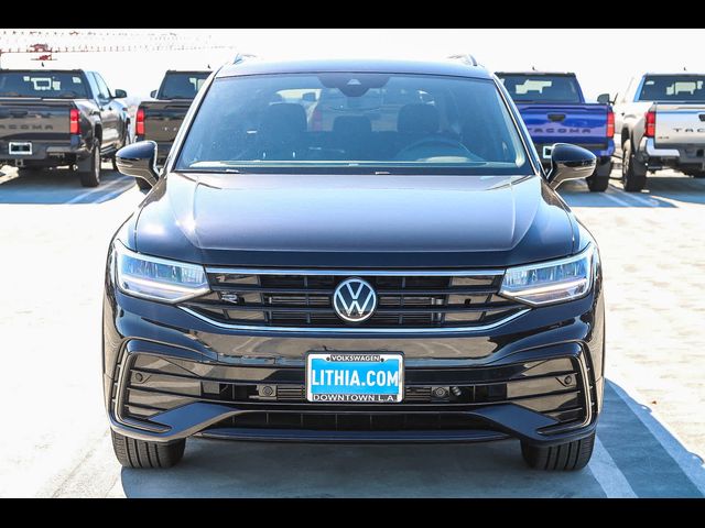 2022 Volkswagen Tiguan SE R-Line Black