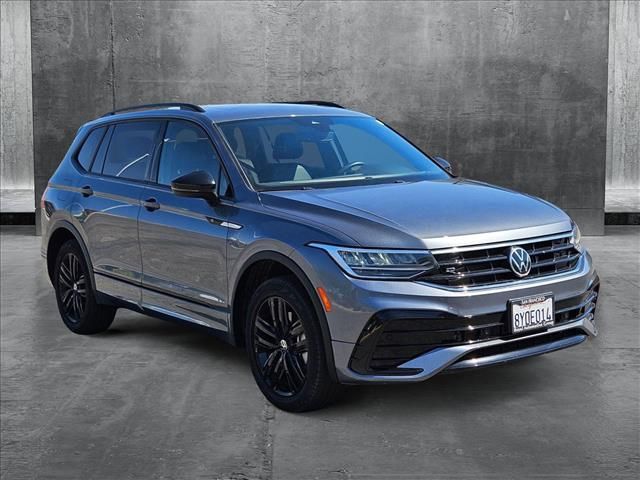 2022 Volkswagen Tiguan SE R-Line Black