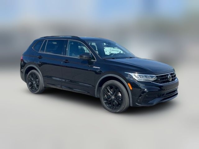 2022 Volkswagen Tiguan SE R-Line Black